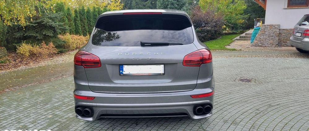 Porsche Cayenne cena 165000 przebieg: 182000, rok produkcji 2015 z Międzychód małe 667